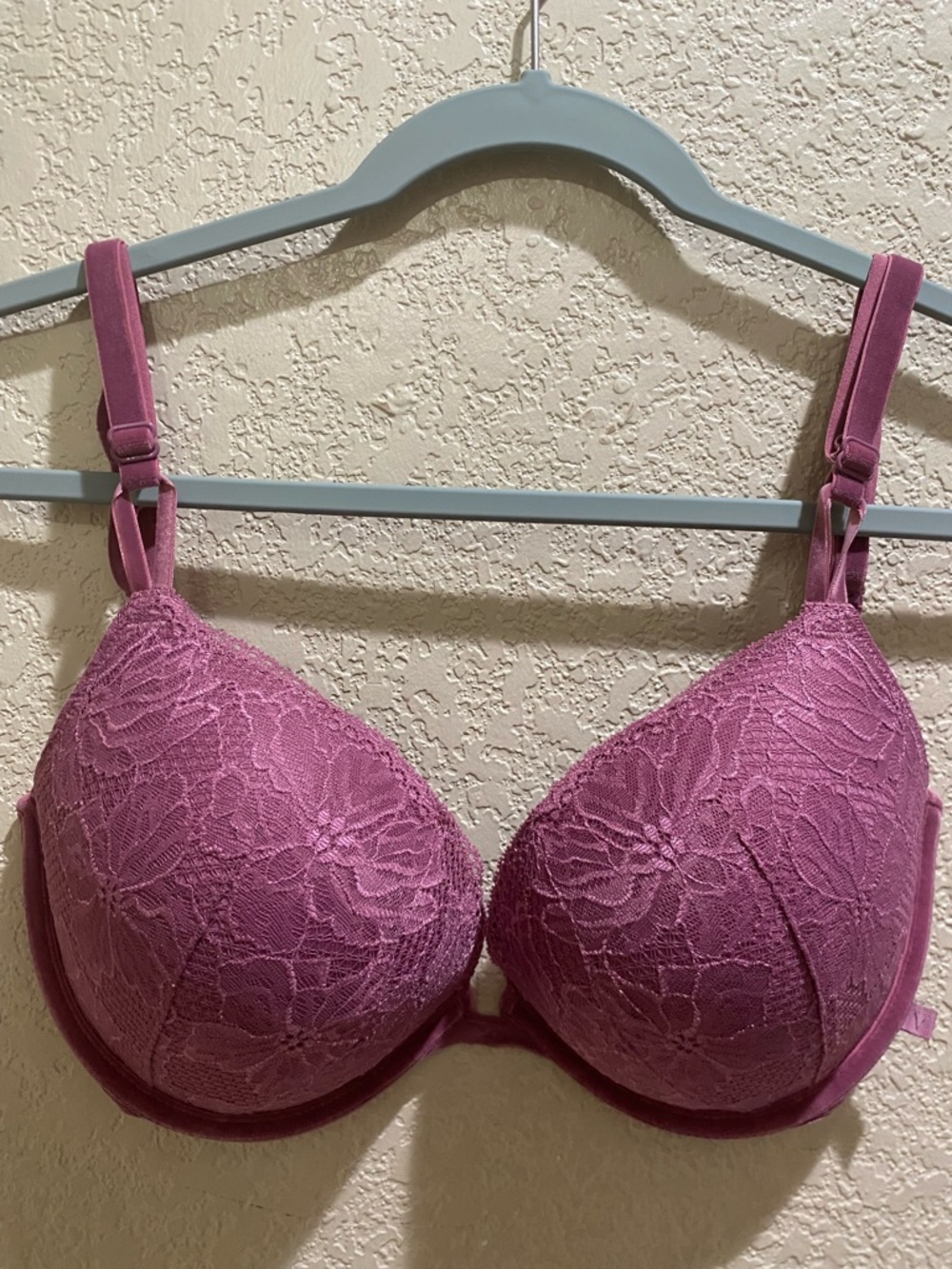 Victoria's Secret Lace Underwire Bra in Plum Pink